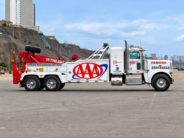 Grúa pesada Peterbilt con rotador de Grúas Triple A
